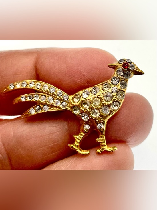 Vintage Rhinestone Bird Gold Tone Brooch Red Eye Figural Mid Century Pin - Picture 6 of 6